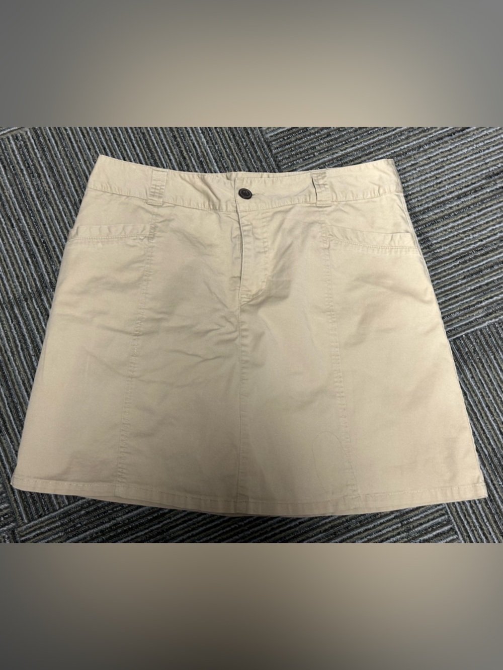 Women’s size 10 cream colored SKORT